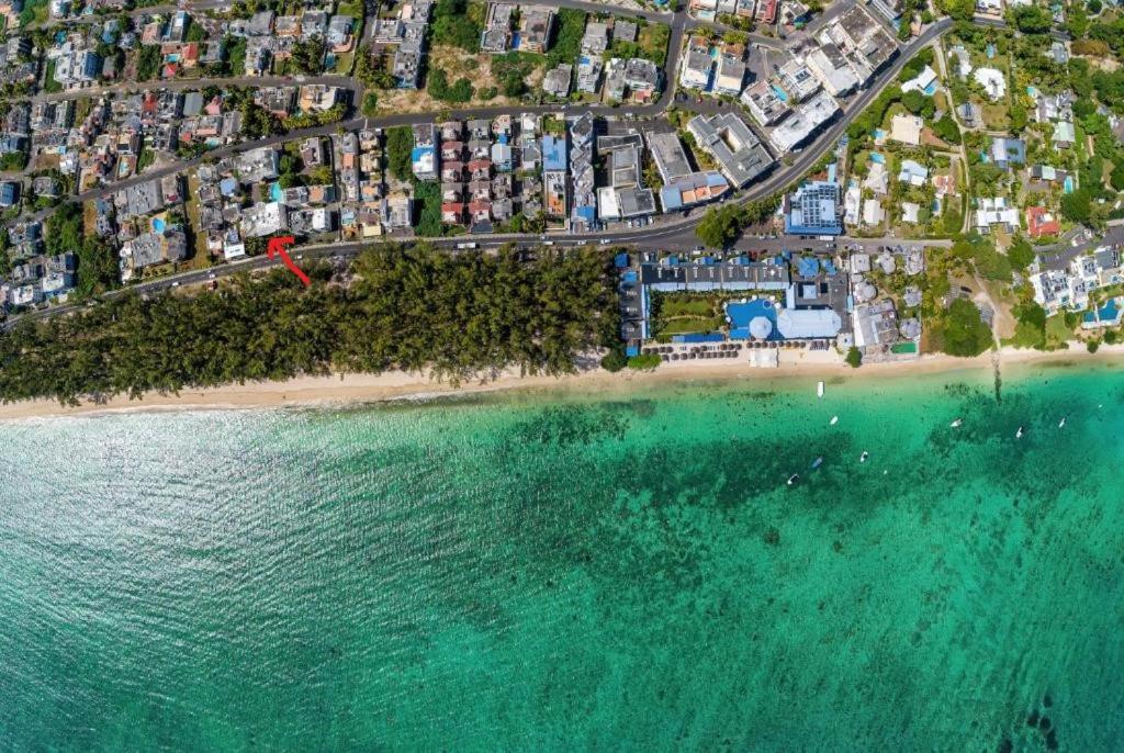 Blue Coral Beachfront Penthouse Flic-en-Flacq Exterior foto